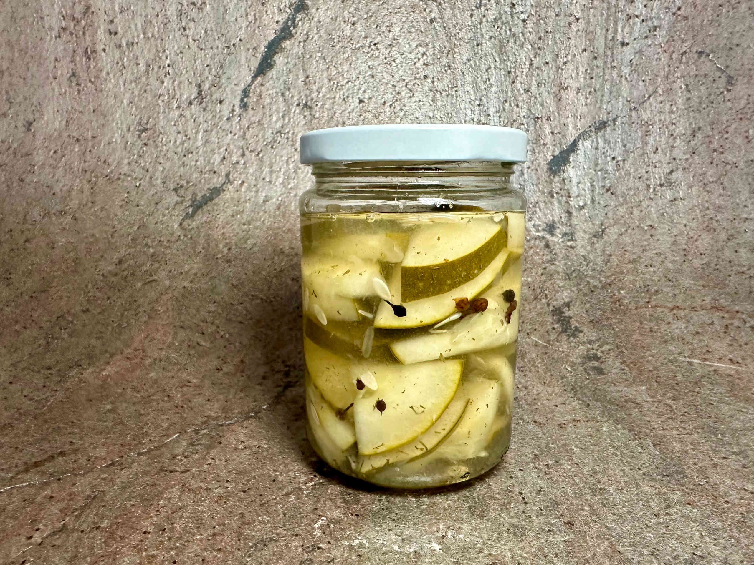 Sweet and sour pickled cucumbers © Alexandra Gorsche