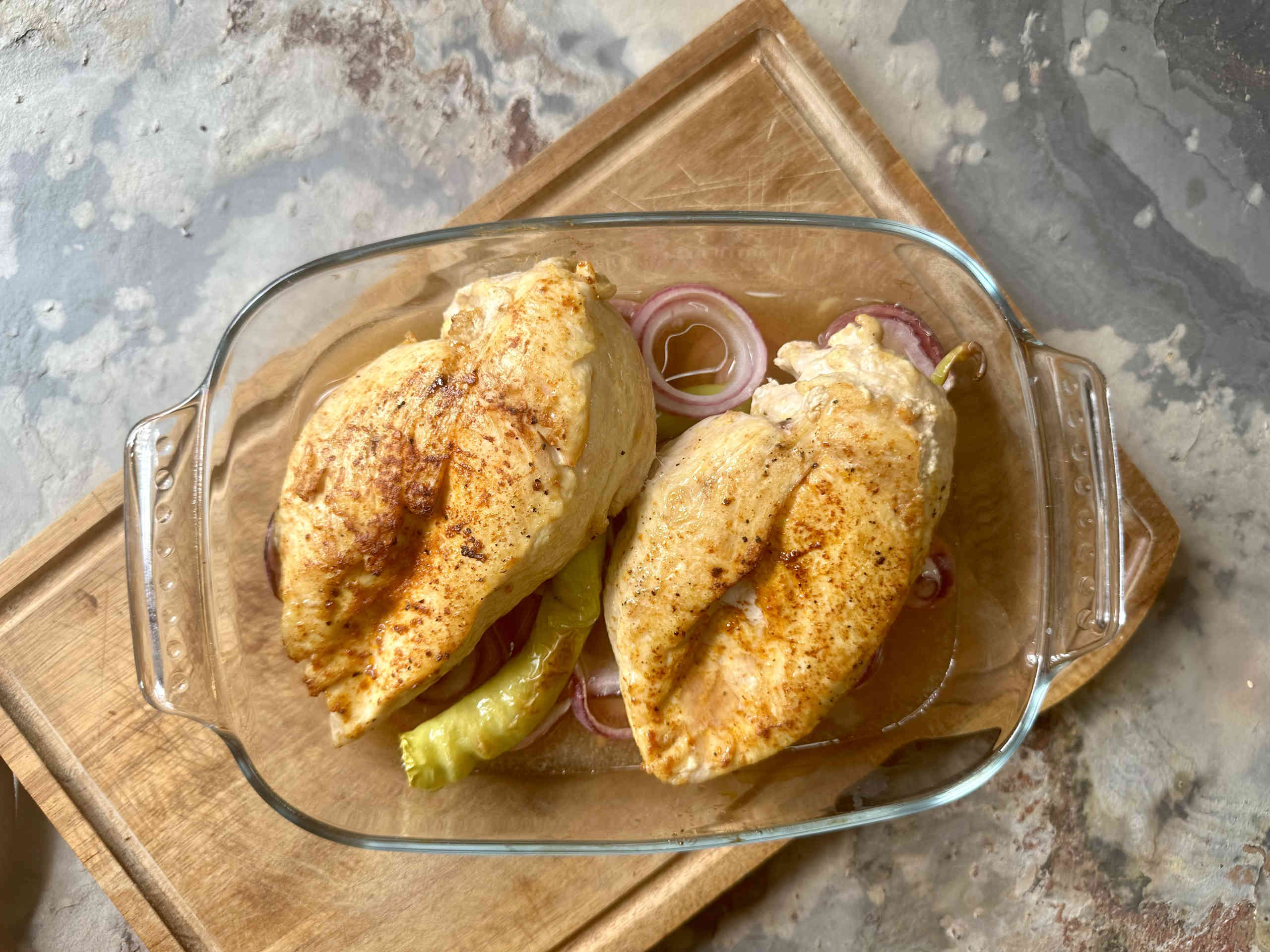 Juicy chicken breast fillets from the oven © Alexandra Gorsche