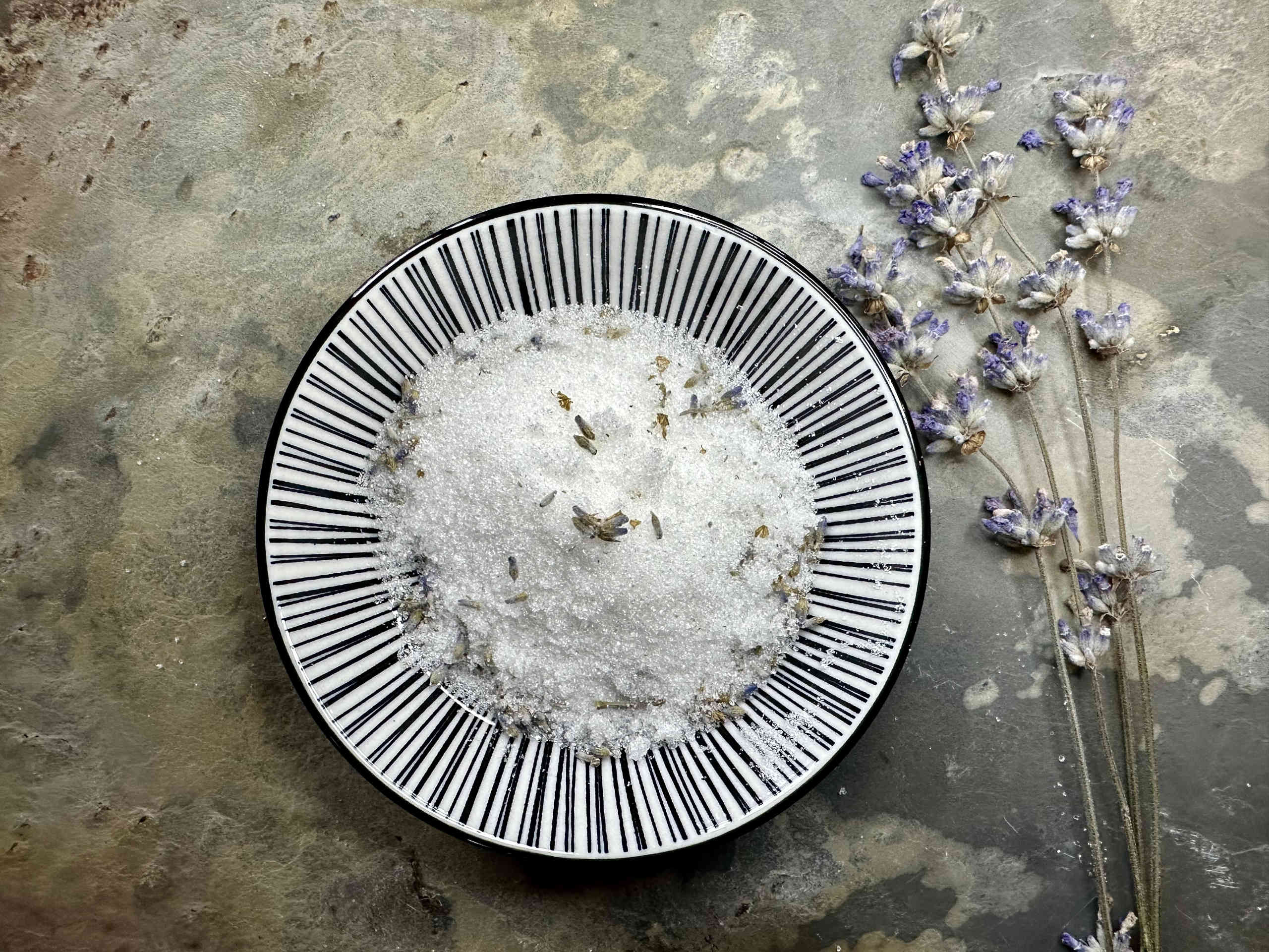 Aromatic lavender sugar  © Alexandra Gorsche