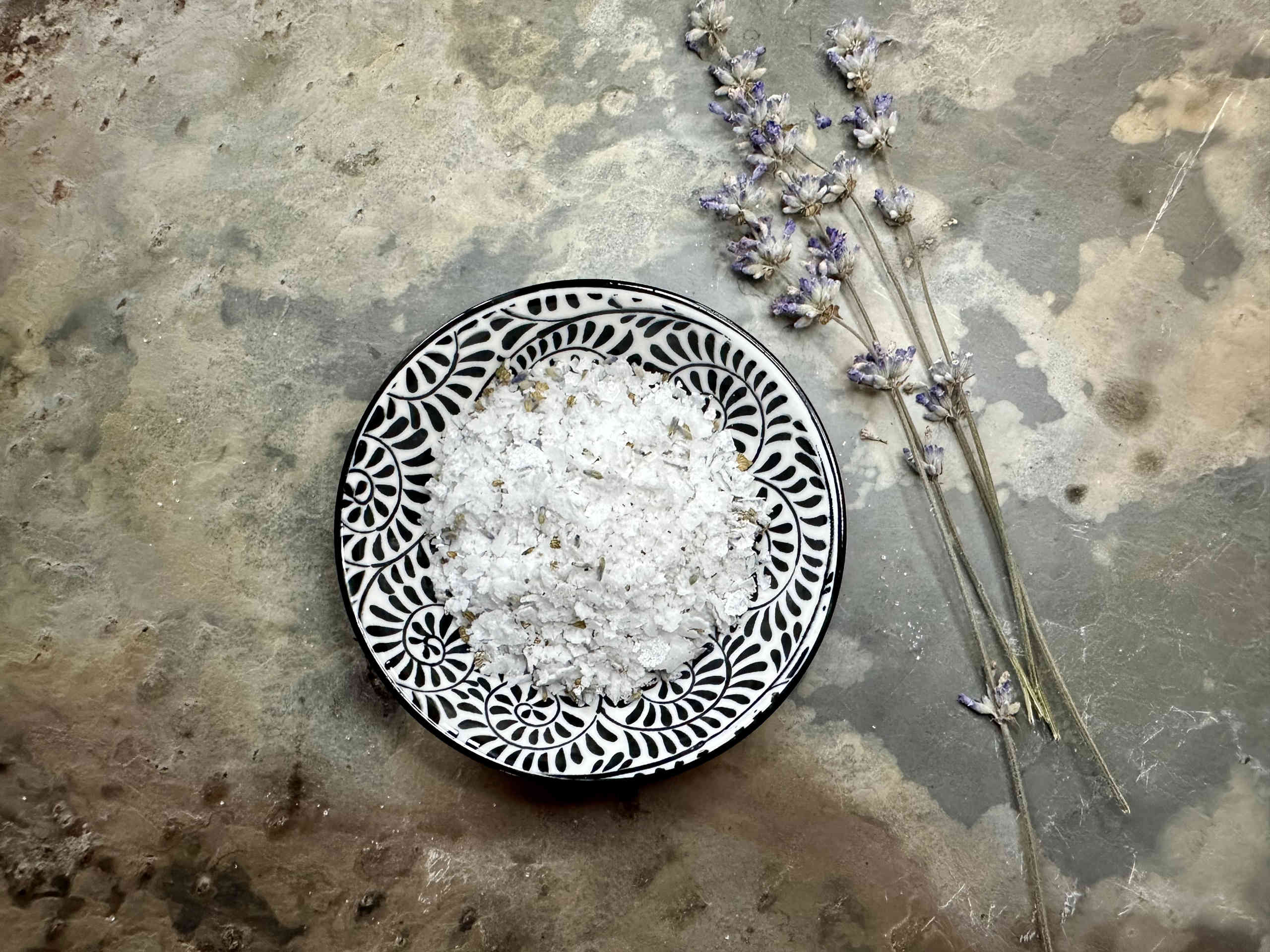 Make your own Mediterranean lavender salt © Alexandra Gorsche