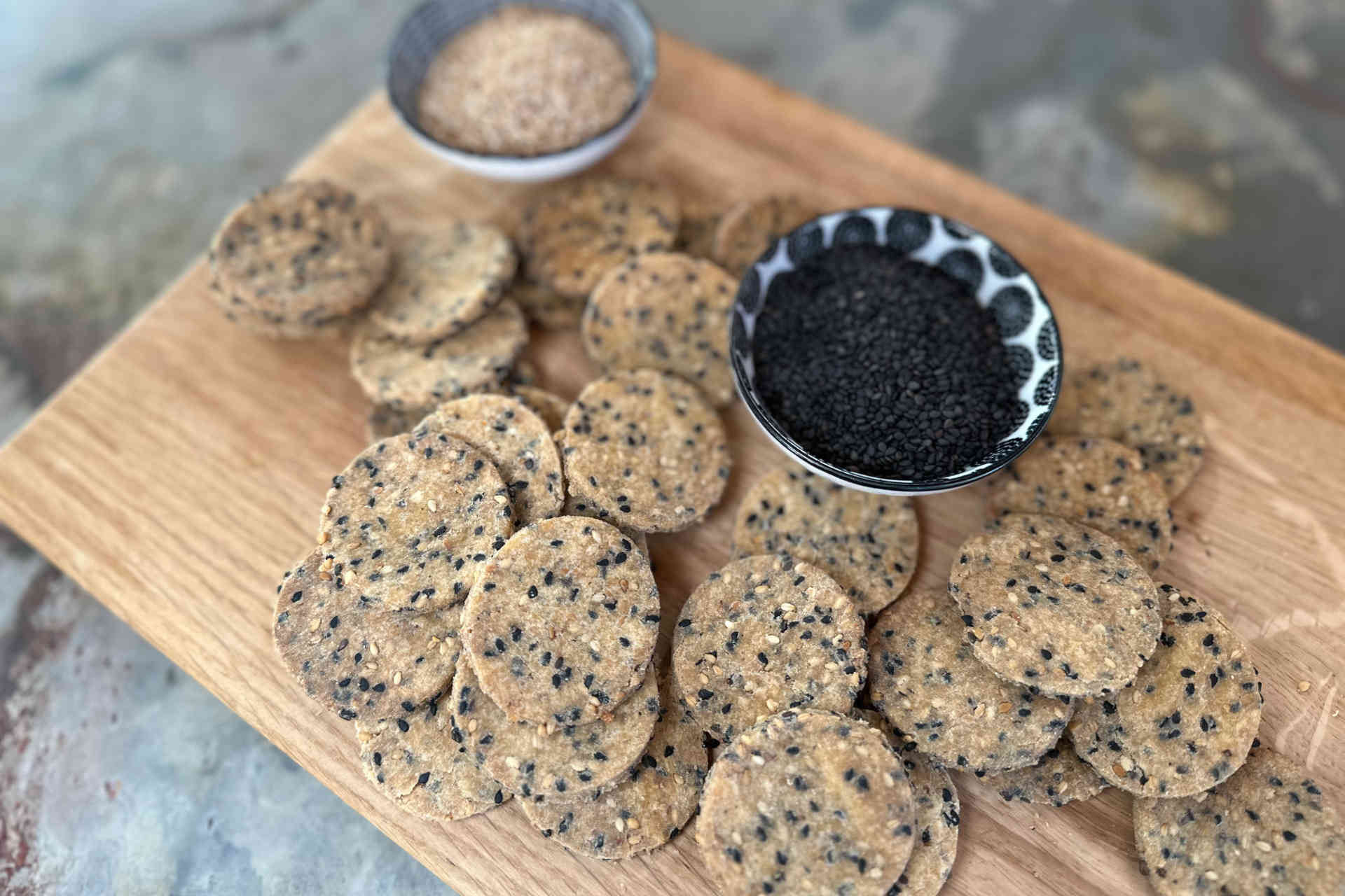 Sesame crackers © Alexandra Gorsche