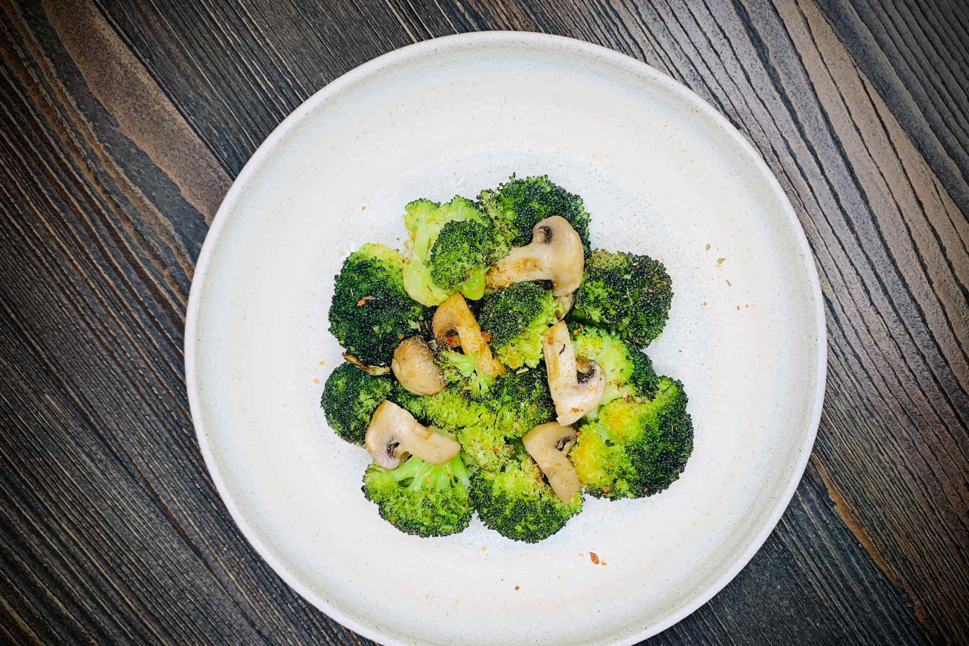 Broccoli and Mushroom Stir-Fry © Alexandra Gorsche