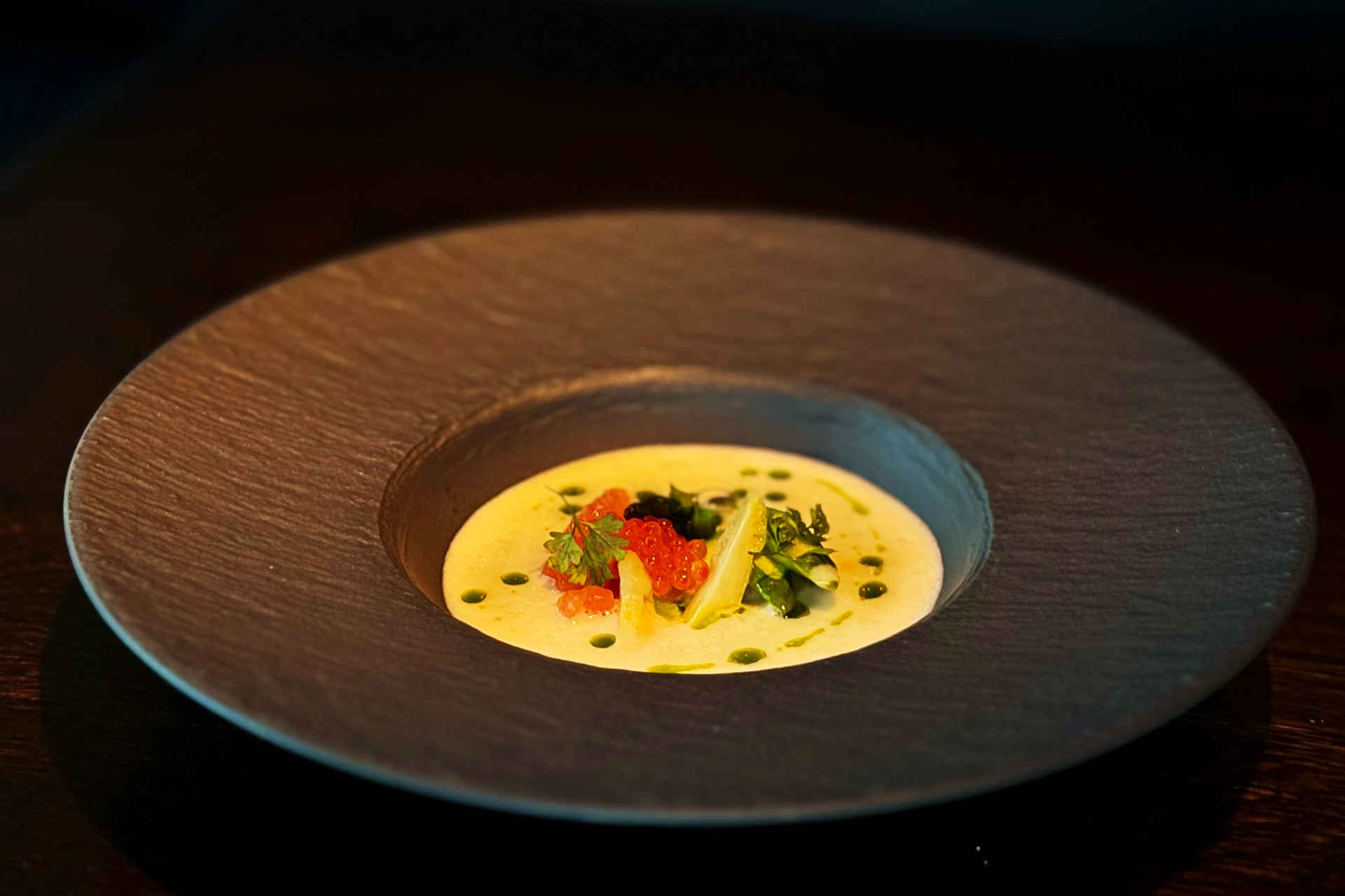 White asparagus soup © Hotel Hafen Hamburg / Empire Riverside Hotel